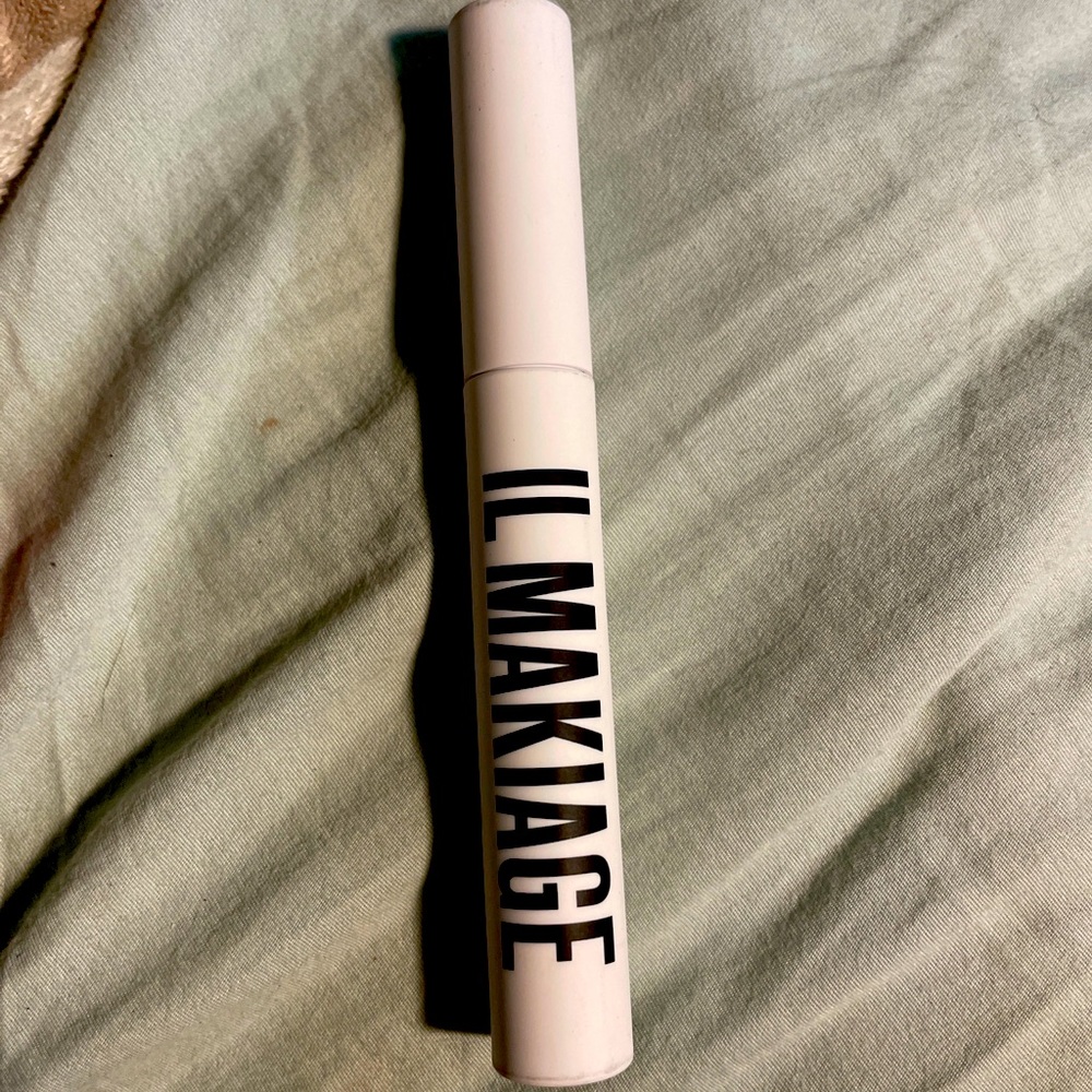 IL MAKIAGE Wide-Eyed Multitasking, Lift, Curl & Lengthen Mascara in Black Card